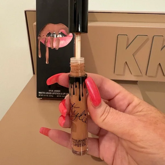 Kylie Cosmetics Exposed Matte Lip Kit - Picture 5 of 8